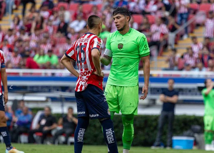 Carlos Salcedo y un complicado inicio con los Bravos de Juárez