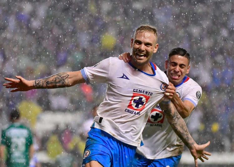 Cruz Azul se aferra al milagro y protege su invicto y liderato