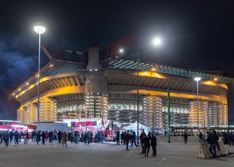 MILAN, ITALY - Tuesday, December 7, 2021: An exterior general view of the Stadio San Siro before the UEFA Champions League Group B Matchday 6 game between AC Milan and Liverpool FC. (Pic by David Rawcliffe/Propaganda)