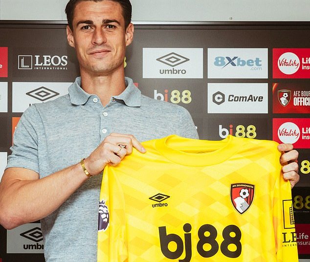 Kepa Arrizabalaga se une al Bournemouth cedido por una temporada desde el Chelsea después de pasar la última temporada en el Real Madrid... mientras el fichaje de 71 millones de libras busca tener fútbol regular con los Cherries