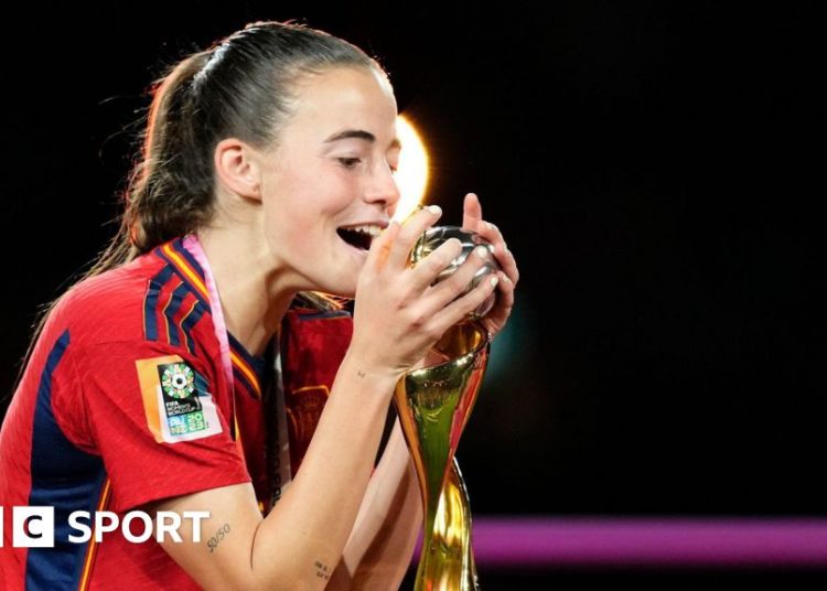 Maria Perez kisses the World Cup