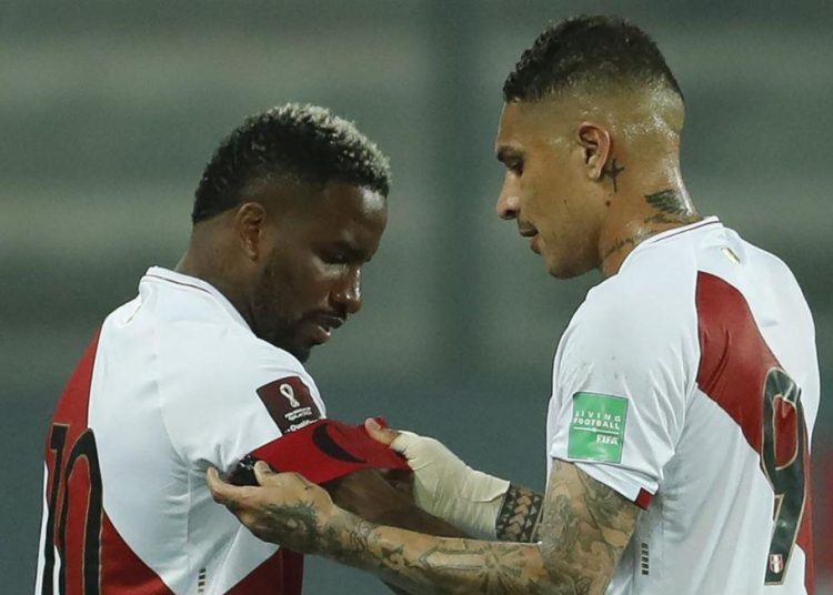 Jefferson Farfán y Paolo Guerrero. Foto: Andina