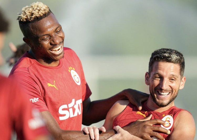 Osimhen y Mertens, antiguos compañeros del Nápoles, se reencuentran en Turquía - fotos - Football Italia