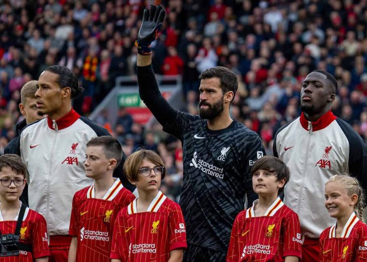 Matchday LIVERPOOL, ENGLAND - Sunday, August 25, 2024: Liverpool's captain Virgil van Dijk, goalkeeper Alisson Becker, Ibrahima Konaté, Andy Robertson and Alexis Mac Allister line-up before the FA Premier League match between Liverpool FC and Brentford FC at Anfield. Liverpool won 2-0. (Photo by David Rawcliffe/Propaganda)