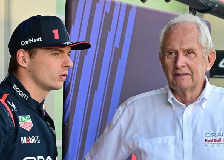 Red Bull Motorsport Reporter informa a Verstappen de la noticia