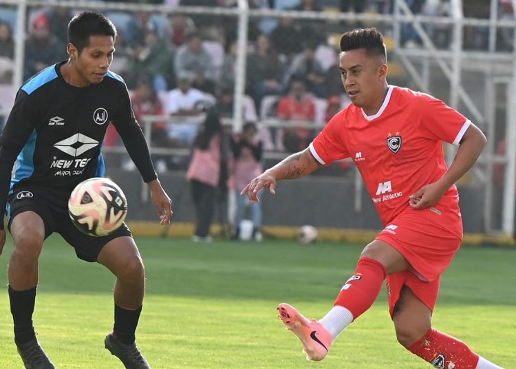 Christian Cueva podría debutar oficialmente con Cienciano. Foto: Facebook Club Cienciano